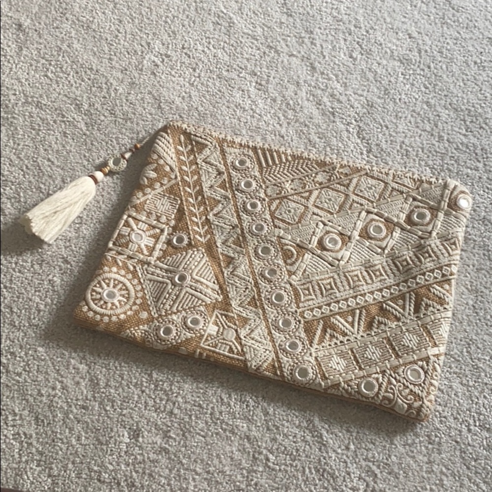 Handheld beachy purse